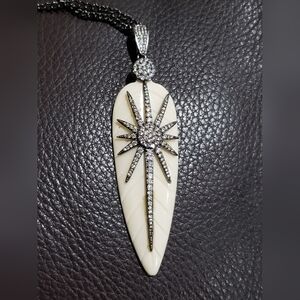 Elegant Black and Cream Pendant Necklace